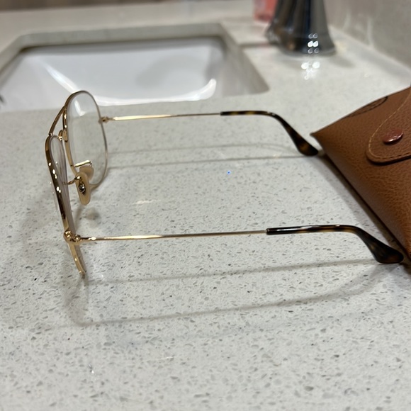 Authentic Used Ray Ban Aviator Sunglasses in excellent condition. - Picture 5 of 6